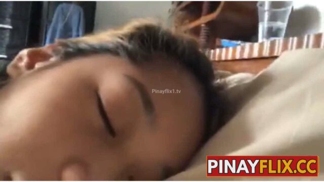 Imbes na Magbasa ng Aklat Nagsalat Nalang ng Bilat si Katkat