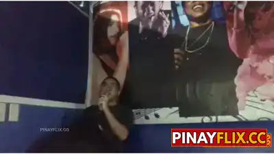 Nagvideoke Lang Siya