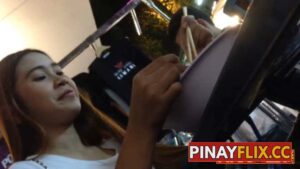 Nilibre Muna ng Pares Mami Bago Bigyan ng Sarsa